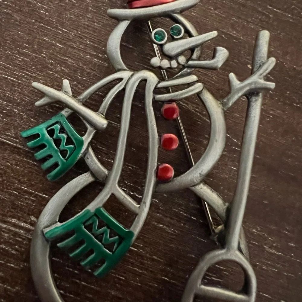 Artistic JJ Silver Tone Winter Themed Snowman Brooch with Green & Red Accents. - Picture 3 of 6